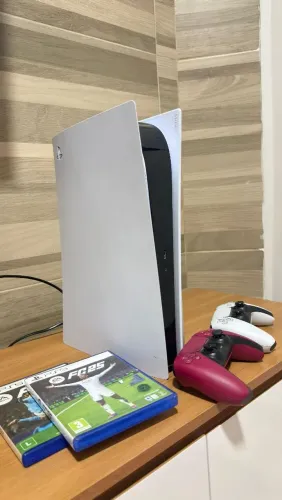 Vende - se pleystetion 5 semi novo usado poucas vezes.