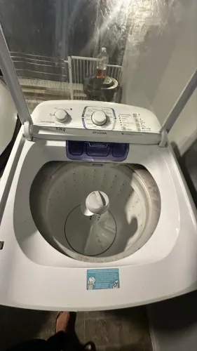 BARBADA! Vendo sofá e máquina de lavar
