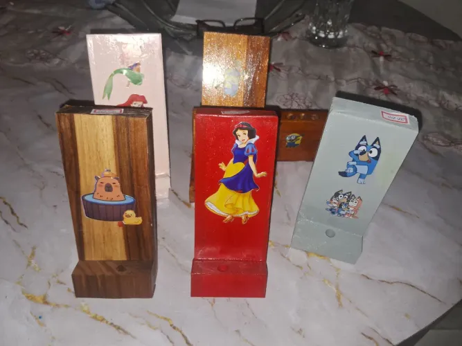 Suportes de celulares lindos. Somente 30,00 cada.