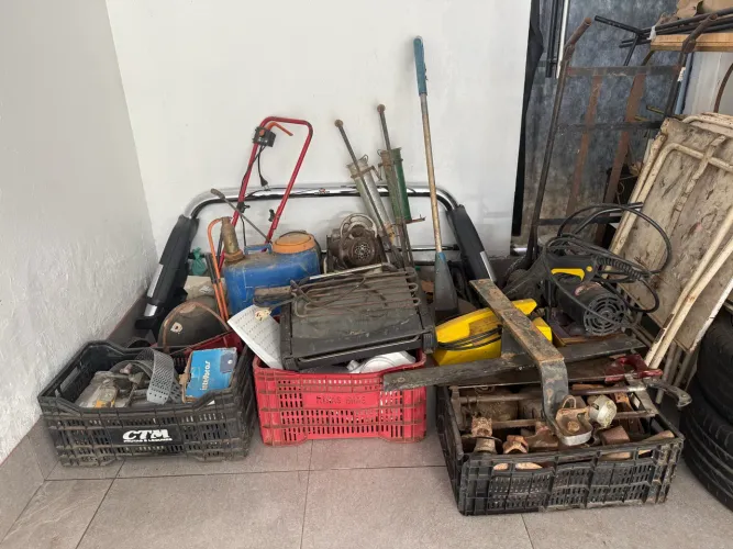 MOEDOR DE CARNE GRANDE E FATIADO DE FRIOS GRANDE E OUTROS