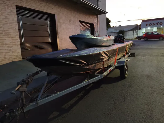 Vendo um kit canoa, motor e careta 