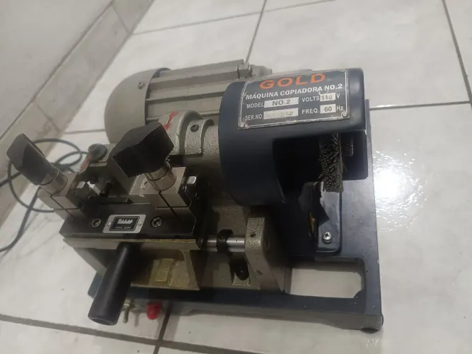 Máquina Copiadora de Chaves Manual Gold Número 2