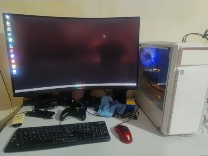 PC Gamer Completo Ryzen 7 + RTX 5060 Ti 16GB + Monitor Samsung Odyssey G5 32" QHD 165Hz
