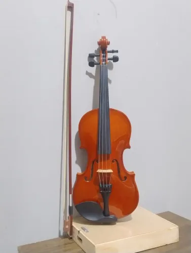 Violino Vivace 4/4 com Arco + Case + Breu (Aceita-se troca em violão)
