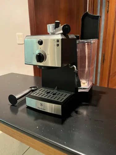 Cafeteira Espresso Electrolux EMC10