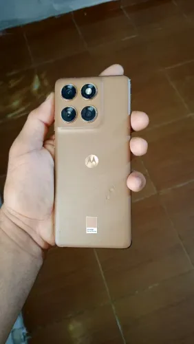 Vendo celular, motoedge60fusio,nunca foi para concerto,sem trincos , somente marcas de uso