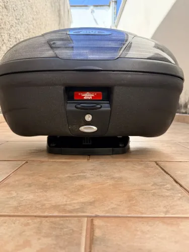Baú Givi Simply para 2 Capacetes + Base - Conservado