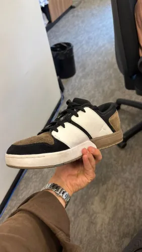 Tênis Jordan Nu Retro 1 Low Palomino 41