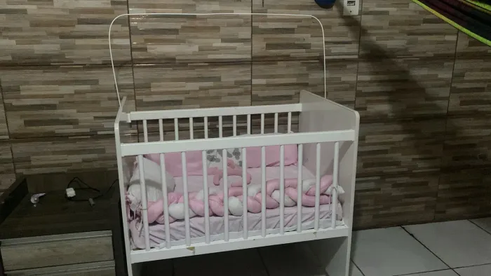Vendo mini berço feminino