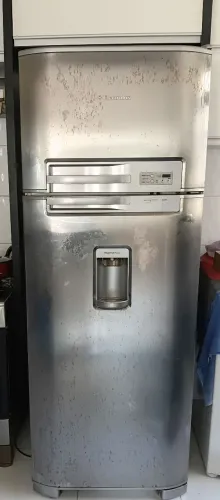 Geladeira Electrolux com motor queimado 