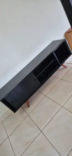 Rack para TV Retrô Preto com Pés Palito - Excelente Estado