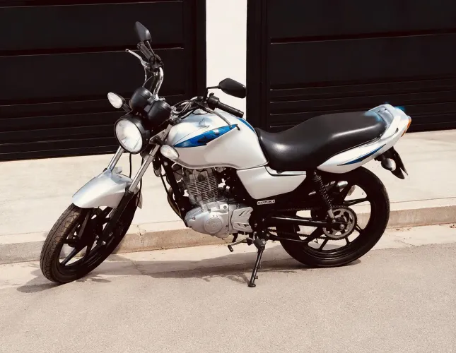 Moto Suzuki Yes 125