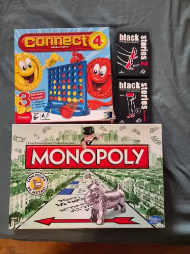 4 jogos de tabuleiro (Monopoly, lig 4, Black Stories)