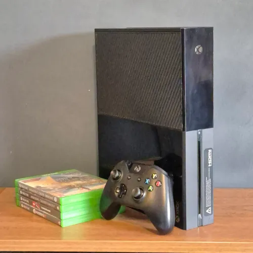 XBOX ONE FAT + 4 JOGOS ORIGINAIS E CONTROLE