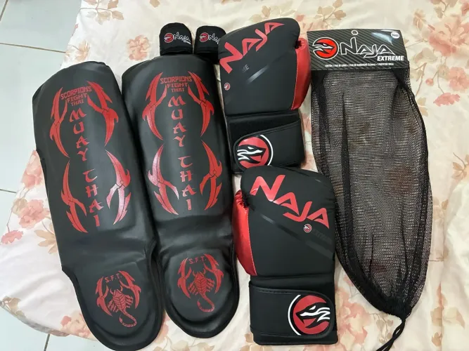 Kit Muay Thai com Luvas, Caneleiras e Bandagens