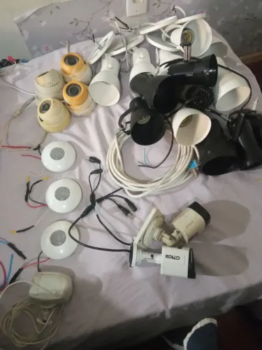 Kit de segurança com sensor térmico câmeras infravermelho e spot de luz 