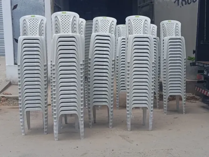CADEIRA DE PLÁSTICO