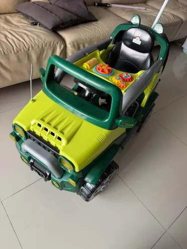 Carrinho Passeio Infantil Pedal Empurrar Calesita Jipe