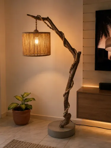 Luminária de Chão Artesanal em Madeira Natural - Peça Exclusiva