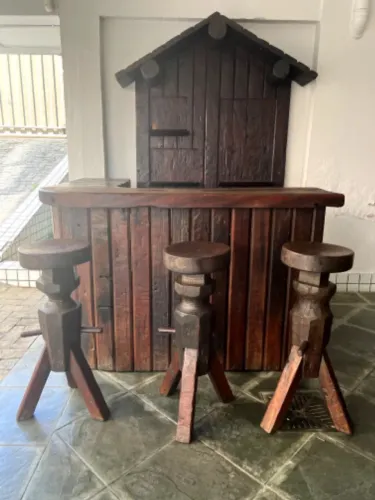 BAR / ADEGA RÚSTICA EM MADEIRA DE DEMOLIÇÃO - IMBUIA