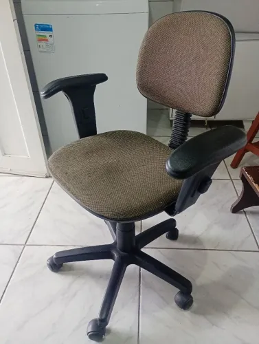 Cadeira Giratória ajustes de altura