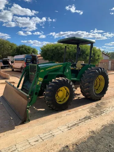 VENDO: Trator John Deere 5075E (2018) + Lâmina e Grade - Semi-Novo - Piauí