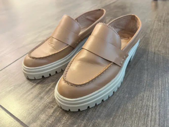 Sapato feminino em Couro tamanho 36