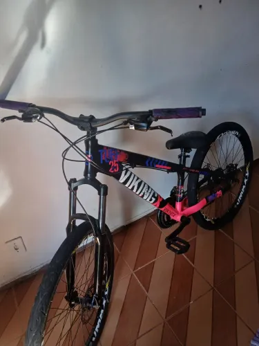 VENDO OU TROCO BIKE VIKINGX PRETA COM ROSA 
