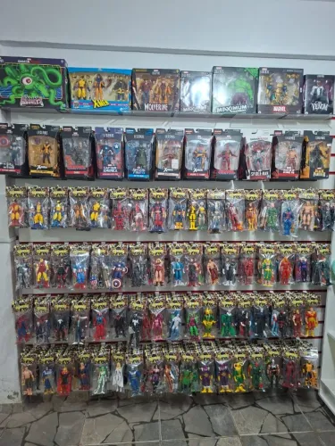 Marvel Legends, DC Universe e DC Mcfarlane, mais de 1000 figuras de ação.