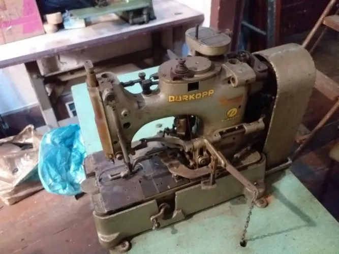 Máquina de casear Durkop 551