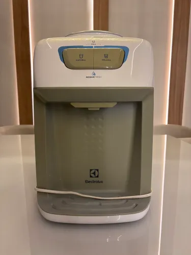 ## Bebedouro Electrolux AcquaFresh BE11B Bivolt - Gelando Perfeitamente