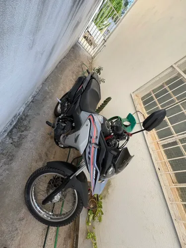 Vendo XRE 2025 único dono