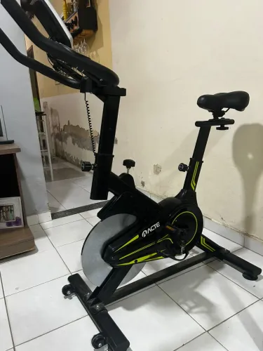 Bicicleta ergométrica marca Acte