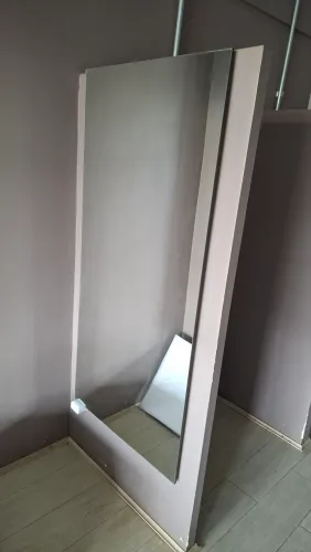 Espelho com base em madeira!!! Cada