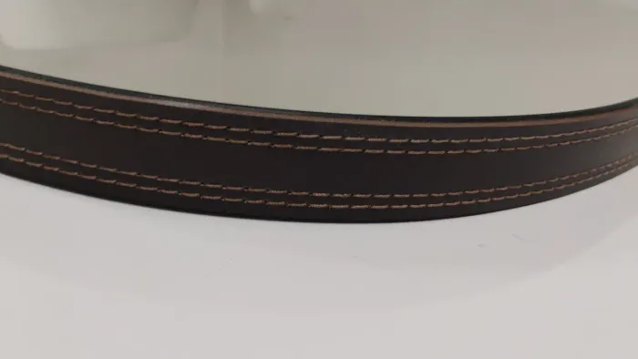 Espelho Oval com moldura de couro 