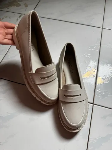 Mocassim feminino off white