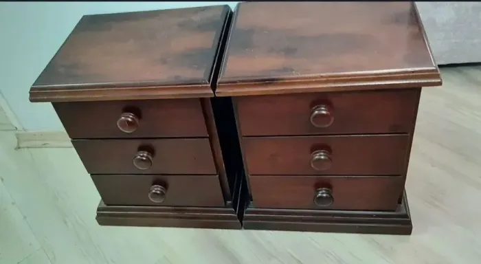 Mesa de cabeceira imbuia maciça