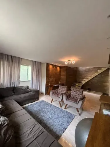 CASA TRÊS ANDARES REGIÃO DO BARREIRO