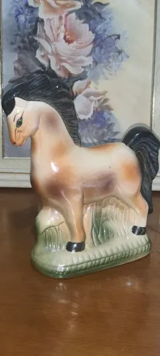 Cavalo de Louça Decorativo 27 cm