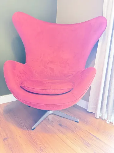 Poltrona Egg Vermelha linda 