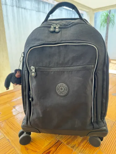 Mochila de rodinhas Kipling