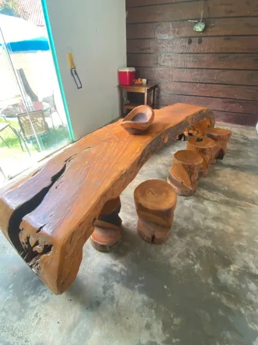 MESA RUSTICA EXTERNA EM MADEIRA NOBRE 12 LUGARES