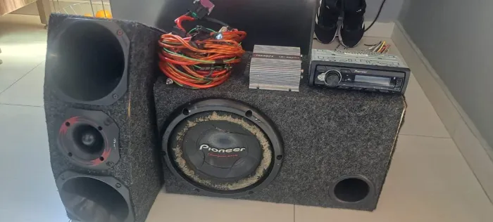 Som Automotivo Completo Pioneer Cara Preta + Caixa Trio + Taramps