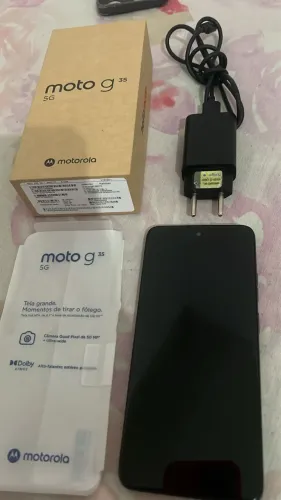 Vendo celular ainda na garantia novo sem nenhuma marca de uso 