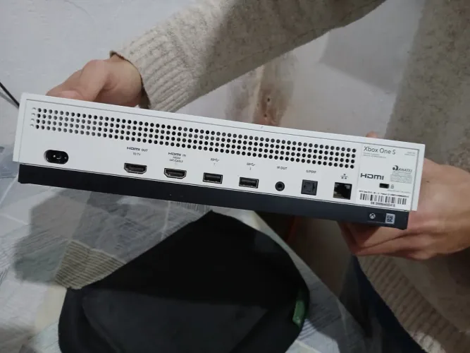 Xbox one S 1Tb semi novo com dois controles