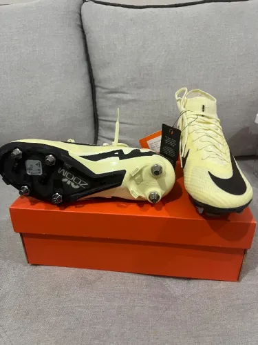 Chuteira Nike Mercurial Elite Trava mista (Nas numerações 37,37.5, 38)