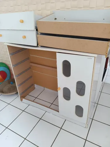 Cômoda 5 gavetas e 1 portinha