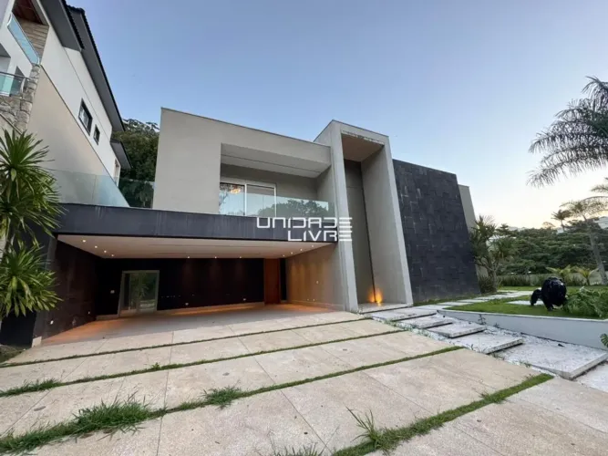 Excelente Casa no Condomínio Aruã Eco Park com 5 suítes