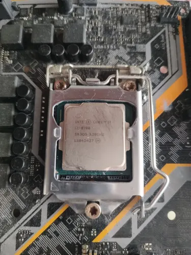 Processador intel i7 8700 da oitava geração em bom estado