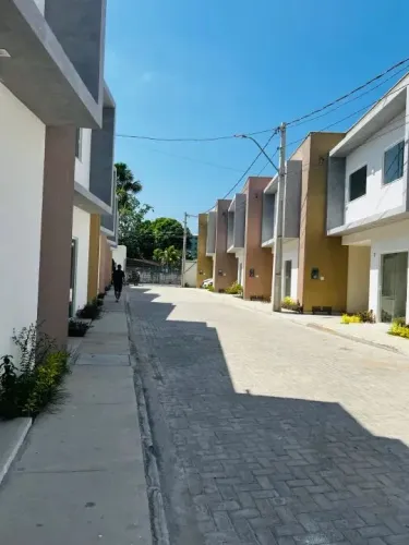Casa Duplex à Venda Próximo ao Shopping Metrópole Ananindeua